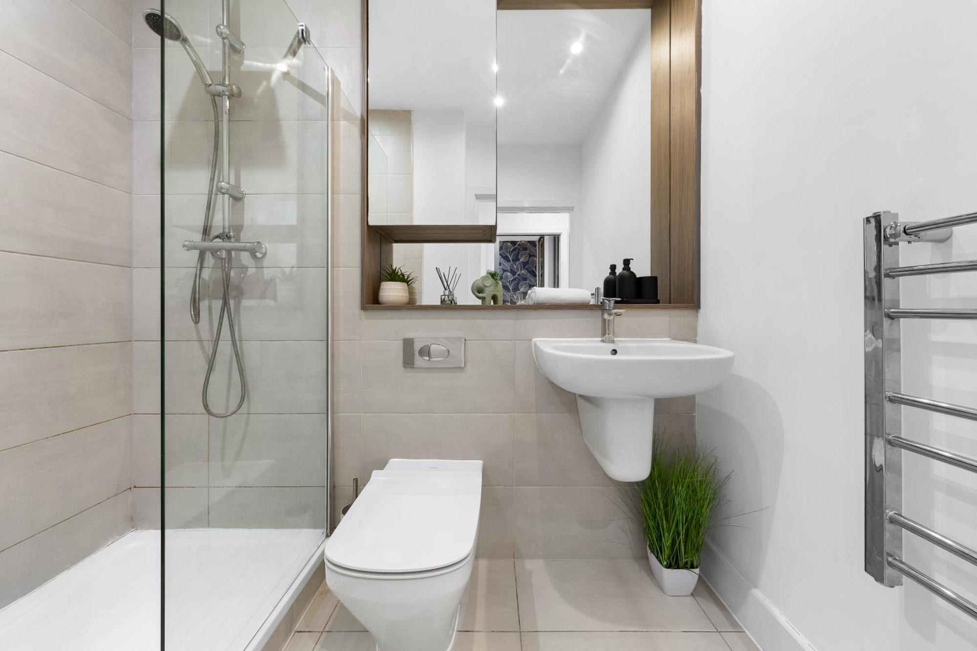 Modern One Bedroom Flat - Sleeps 5 -Near Heathrow - London Ub3 Esterno foto